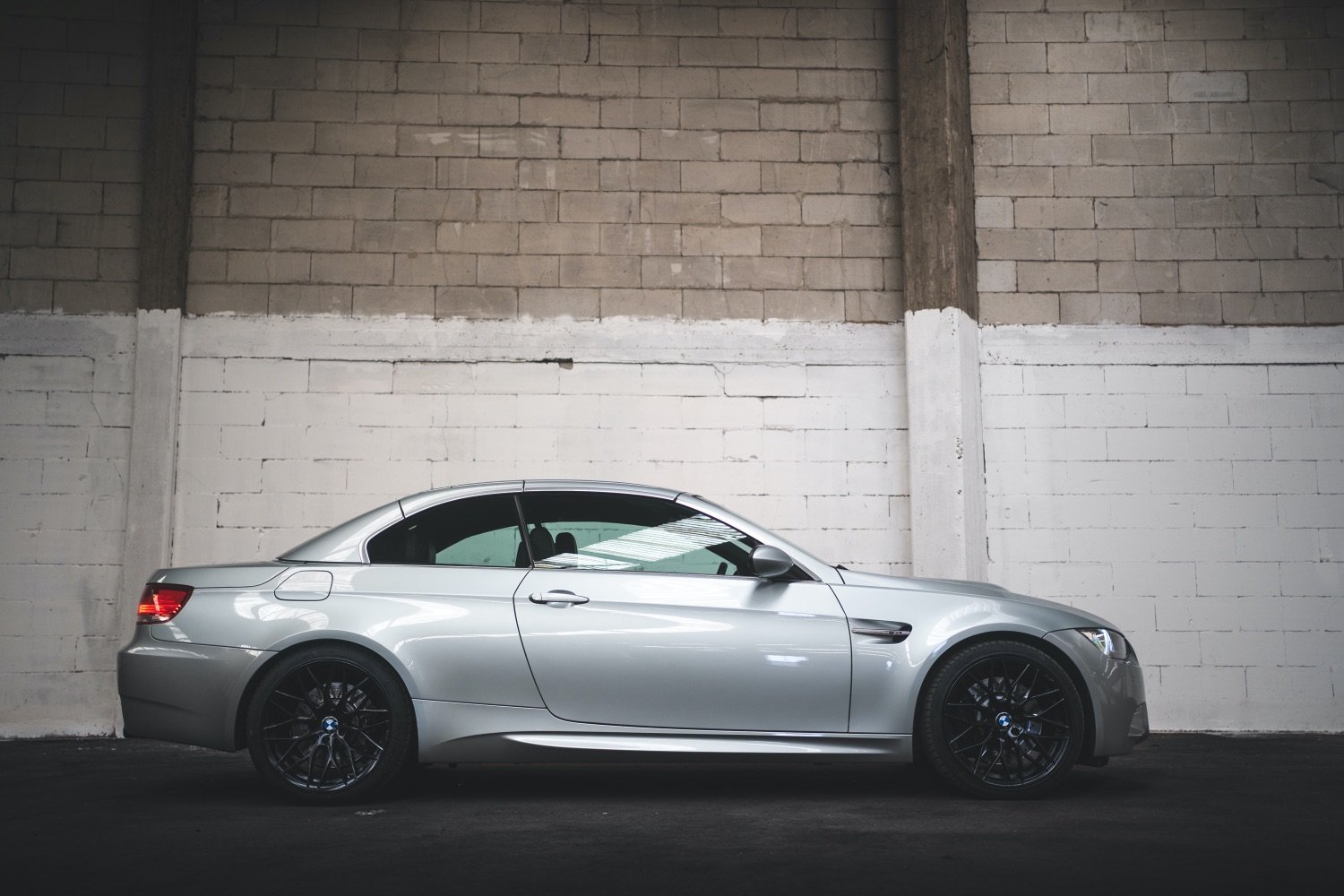 Alyssa – BMW M3 E93 – side roof closed – photo by Fares Hammoud