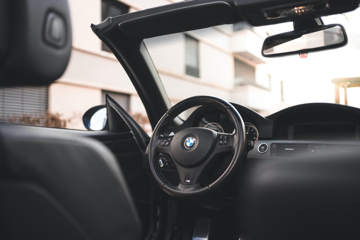 Alyssa – BMW M3 E93 – steering wheel – photo by Fares Hammoud